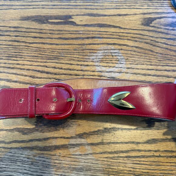 Vintage 1980s Annette Red Leather Waist Belt Gold Hardware Leaf Shape Accessory main image 5